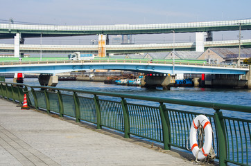 Naklejka premium 大阪・築港の親水護岸からみる風景