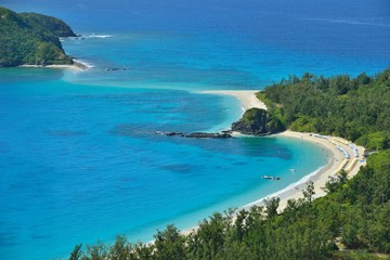 Fototapeta premium 沖縄県 座間味島 古座間味ビーチ 遠望