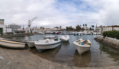 Fototapeta na wymiar Wide view of Faro city docks