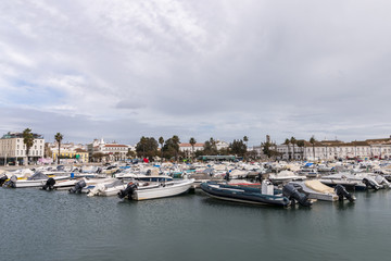 Fototapeta na wymiar Wide view of Faro city docks