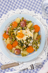 Traditional green peas with egg