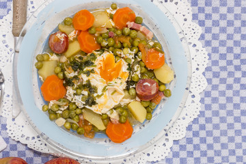 Traditional green peas with egg