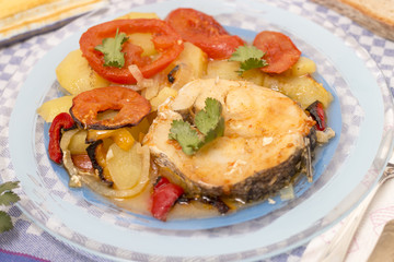 fish with potatoes and tomato