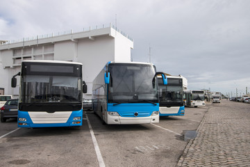 Fototapeta na wymiar Buses parked in the city