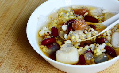 Cold assorted beans in syrup