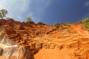 Wunderschöne rote Sanddüne und Sandformation in unterschidlichen farben.