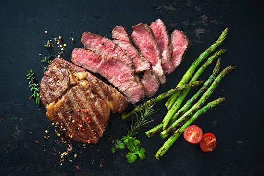 Roasted rib eye steak with green asparagus