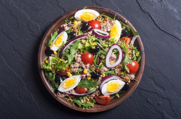 Tuna salad with tomatoes
