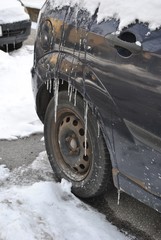 Auto uwięzione w lodzie © bnorbert3