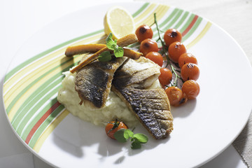 Sea bass with vegetables - 196912405