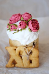 Easter cake with raisins and cream roses 