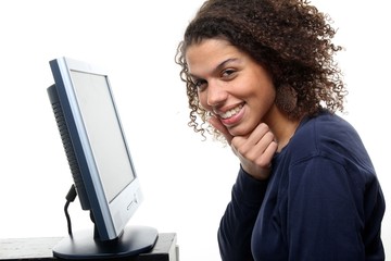 Afro woman behind a computer