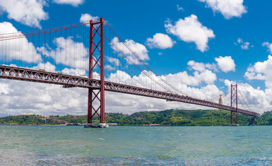 Brücke des 25. April in Lissabon, Portugal