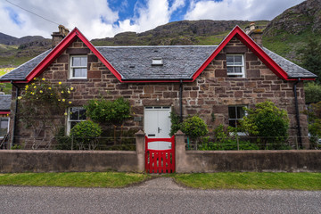 Fototapeta na wymiar A traditional Scottish cottage in Torridon, Northwest Highlands, Scotland, Britain