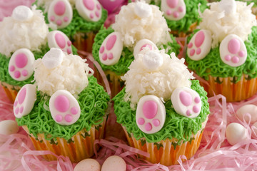 Obraz na płótnie Canvas Bunny butt lemon cupcakes Easter treat