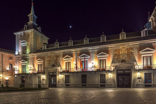 Night photo of Plaza de la Villa in City of Madrid, Spain