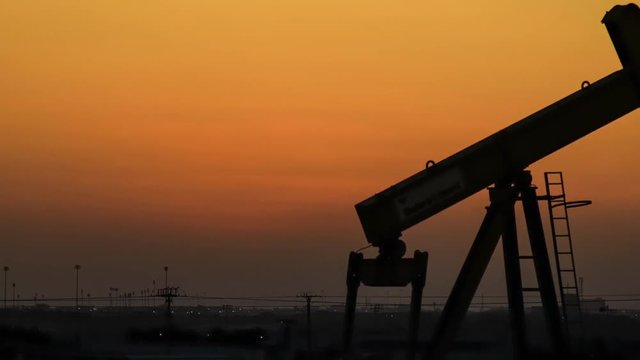 Oil Pump Timelapse at Sunset - Zoom Out