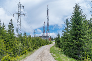 Obraz premium Telecommunication tower in the forest on top of a mountain