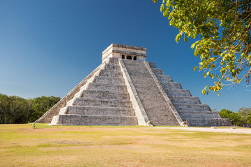 Chichen Itza, El Castillo (Temple of Kukulkan), Yucatan, Mexico