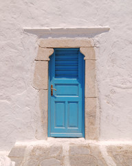 Fototapeta na wymiar blue door, Mykonos island, Greece