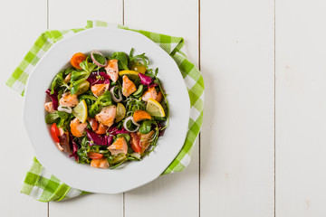 Delicious salad with pieces of grilled salmon.