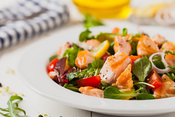 Delicious salad with pieces of grilled salmon.