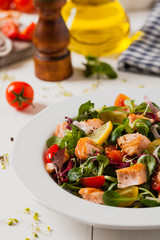 Delicious salad with pieces of grilled salmon.