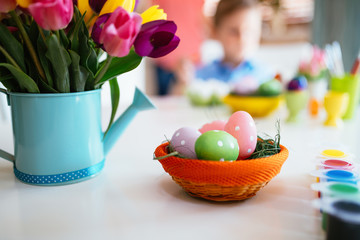 Obraz na płótnie Canvas Spring easter tulips in bucket on white table