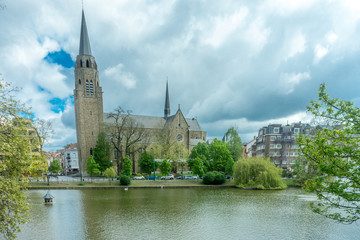 Obraz premium A tall red church in the city of Brussels, Belgium