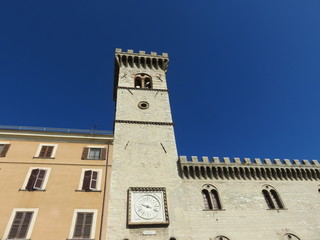 Fototapeta na wymiar Torre dell'orologio 