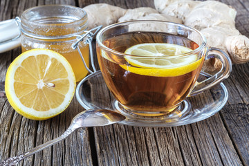 Green tea with sliced lemon