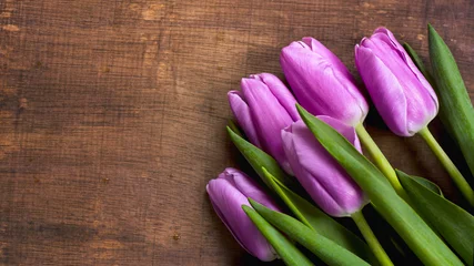 Zelfklevend Fotobehang Sering close-up bos paarse tulpen achtergrond boeket lila tulpen
