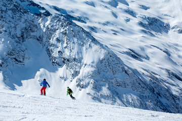 Fototapeta na wymiar rapid descent and sliding snowboarder on mountains