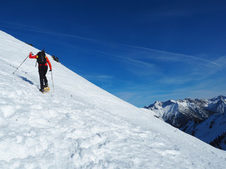 Fototapeta na wymiar Schneeschuhwandern auf die Krinnenspitze - Tirol
