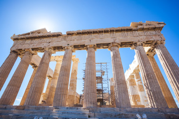 Obraz premium Parthenon temple on a sunny day. Acropolis in Athens, Greece