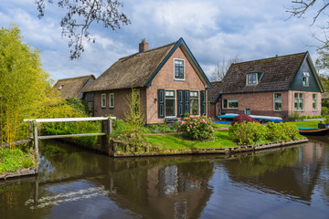 Fototapeta na wymiar Typical dutch village Giethoorn in Netherlands