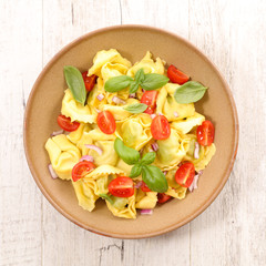 ravioli pasta with tomato and basil