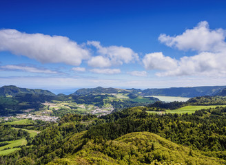 Fototapeta premium Krajobraz w pobliżu Furnas, wyspa Sao Miguel, Azory, Portugalia
