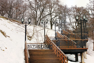 Fototapeta na wymiar Winter park. Wooden staircase in the park.