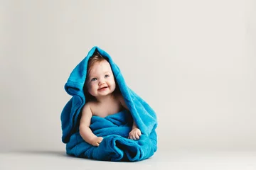 Fototapeten Baby girl covered with a blue warm blanket © Photocreo Bednarek