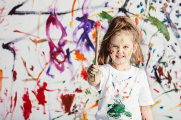 Obraz na płótnie Canvas Cute child with smuges of colorful paint