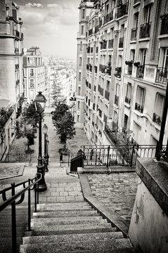 Fototapeta Bohemian downstairs in the street, Paris (France)