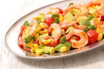 mixed salad with shrimp