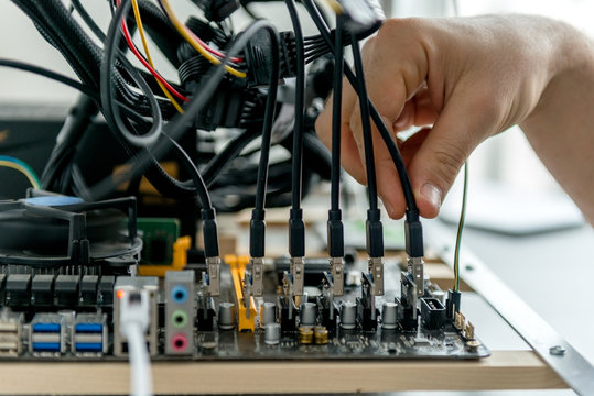 Checking the cables on the computer