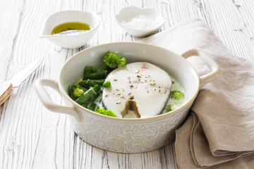 Fish steak and vegetables stewed with cream