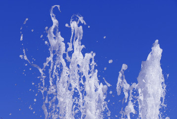 Obraz na płótnie Canvas Water splash on blue background