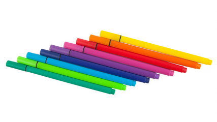 Penne colorate in composizione a forma di rombo in scala cromatica