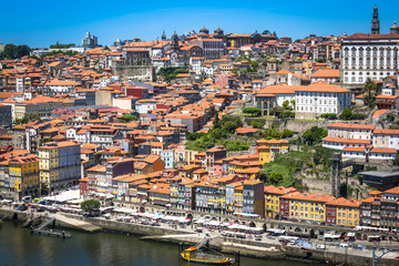 Fototapeta na wymiar colorful buildings of Porto. Portugal