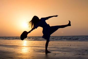 Fototapeta na wymiar Girl on the beach at sunset