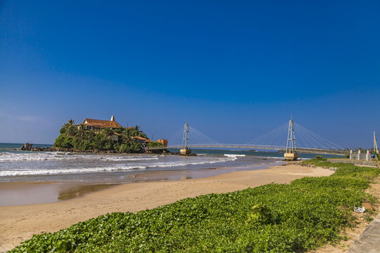 Paravi Duwa Temple in  Matara, Sri Lanka